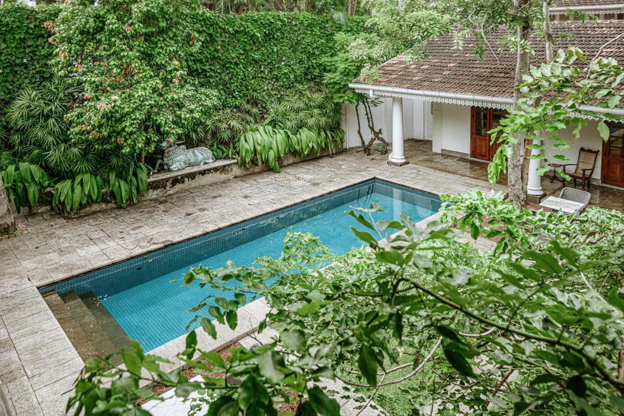 Maniumpathy Hotel Colombo Exterior photo
