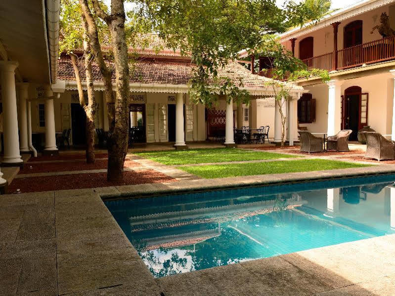 Maniumpathy Hotel Colombo Exterior photo
